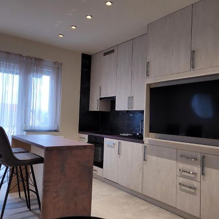 Lara II Apartman Debrecen Buitenkant foto