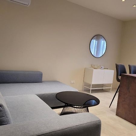 Lara II Apartman Debrecen Buitenkant foto