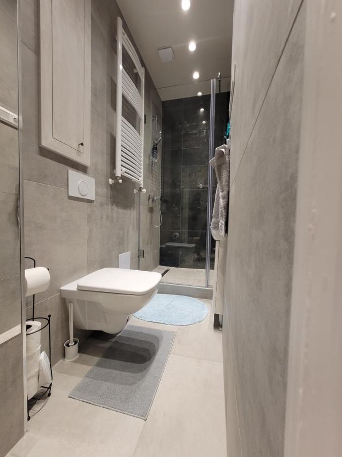 Lara II Apartman Debrecen Buitenkant foto