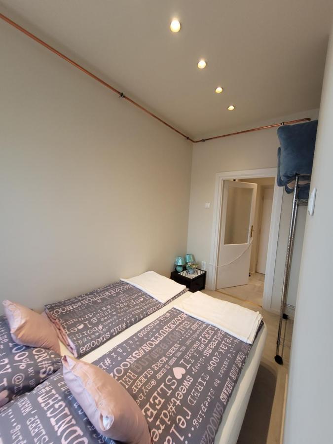 Lara II Apartman Debrecen Buitenkant foto
