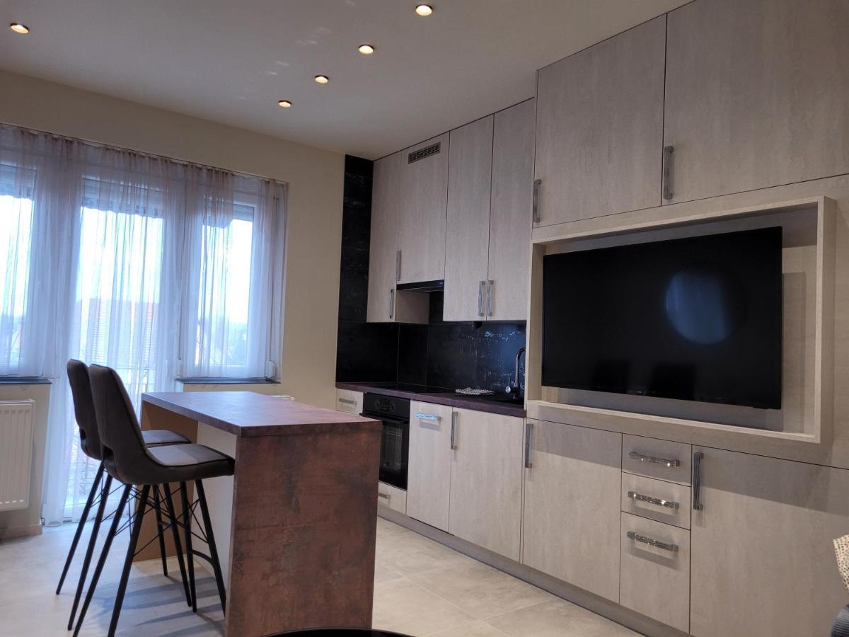 Lara II Apartman Debrecen Buitenkant foto