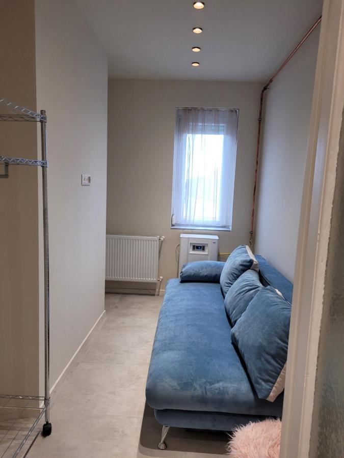 Lara II Apartman Debrecen Buitenkant foto