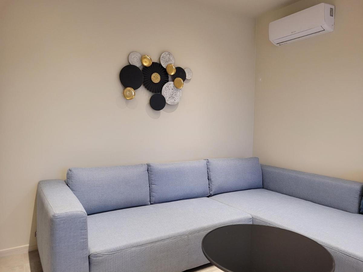Lara II Apartman Debrecen Buitenkant foto