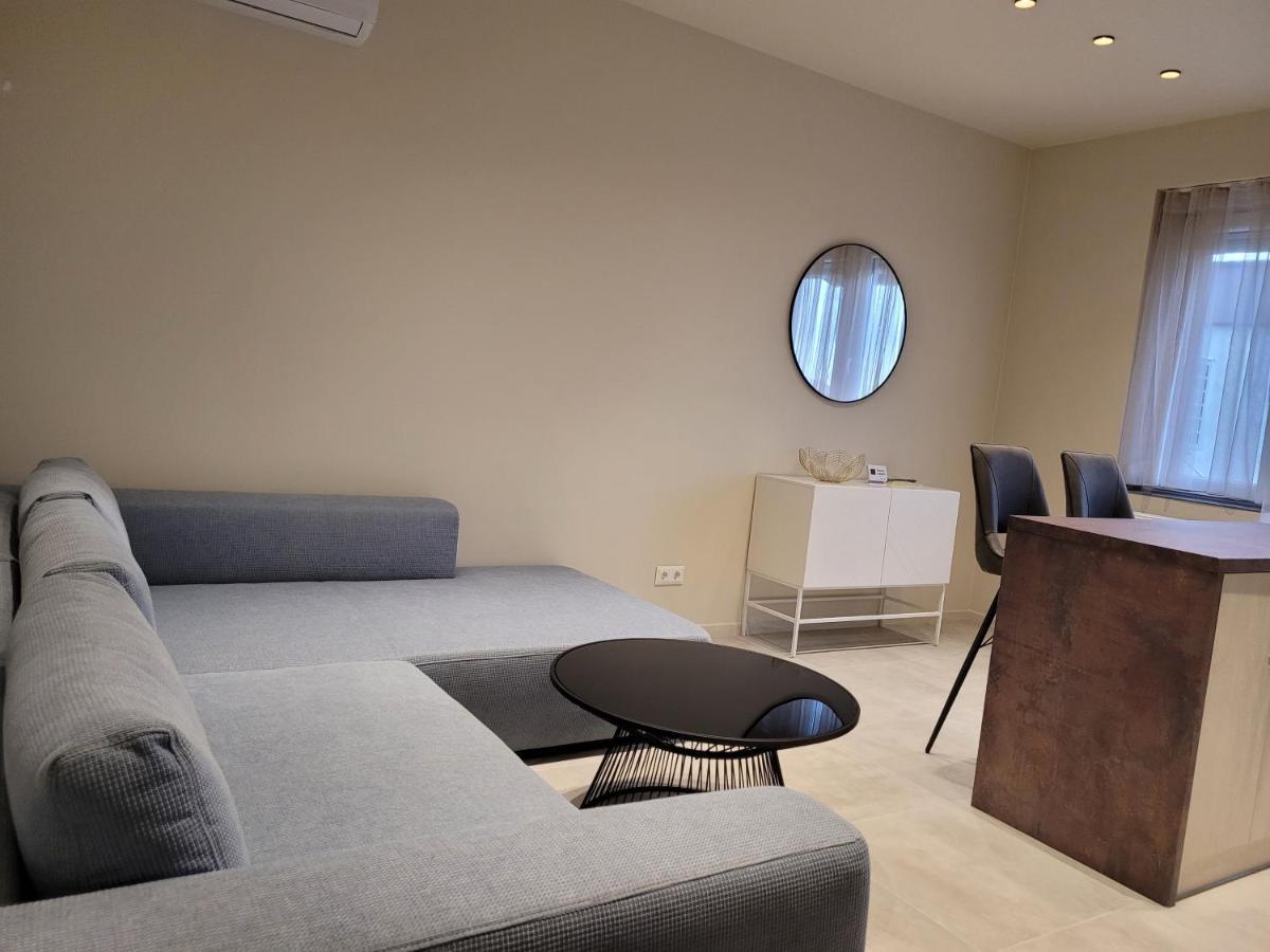 Lara II Apartman Debrecen Buitenkant foto